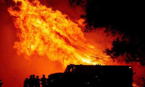 美国加州山火最新消息今天 12人死亡火灾面积创历史新高