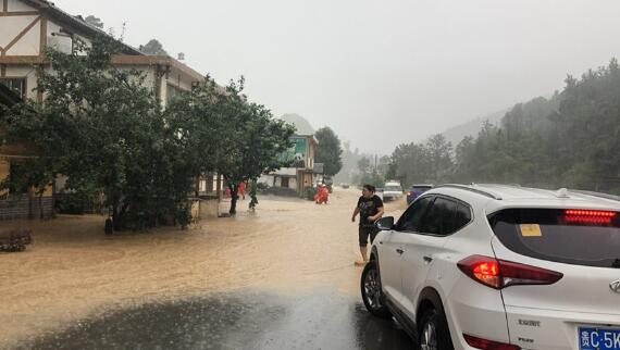 暴雨致贵州榕江寨蒿河超警洪水 多个水库超汛限水位