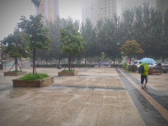 今日广东地区仍有强降雨 伴有雷暴大风等强对流天气
