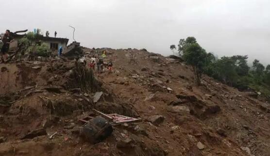 尼泊尔暴雨引发山体滑坡灾害 至少12人死亡21人失踪