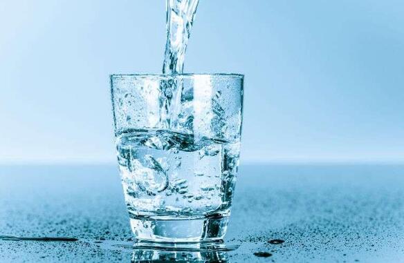 一次喝3.2L水致水中毒是怎么回事 水中毒该怎么办