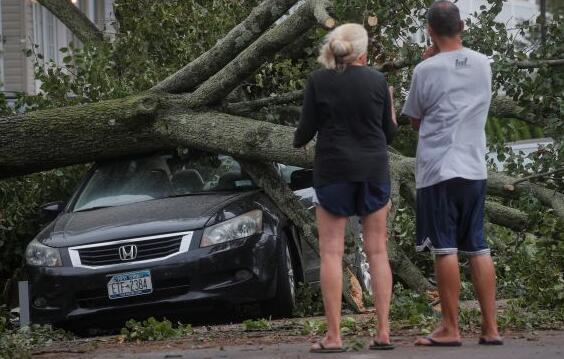 热带风暴“萨莉”席卷美国佛州 政府呼吁居民严阵以待