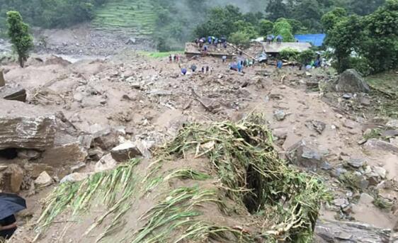 尼泊尔中北部山体滑坡最新消息 已有13人死亡仍有18人失踪