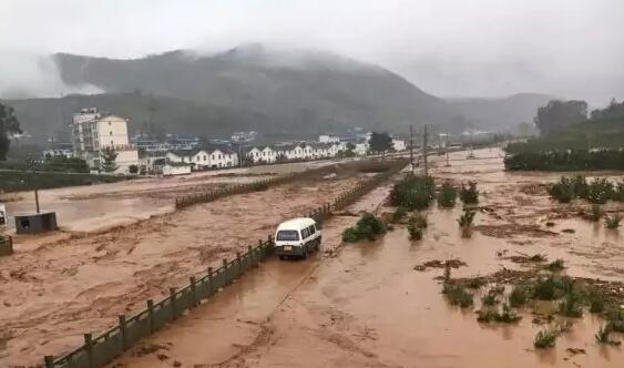 四川攀枝花暴雨突发泥石流灾害 白坡乡师生360人被困获救