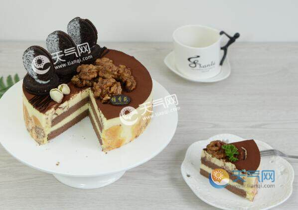 人切蛋糕时怎么做可以使切口平整且不粘 想让蛋糕切得平整且不粘要怎么做