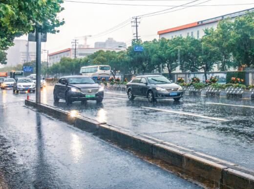 广西台风路径实时发布系统11号 受“红霞”影响广西多地风雨显著