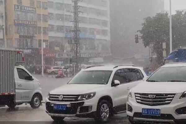 今明两天湖北地区大雨倾盆 最高气温低于20℃