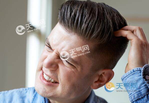 头皮屑头皮痒会传染给家人吗 头皮痒头皮屑多是什么原因