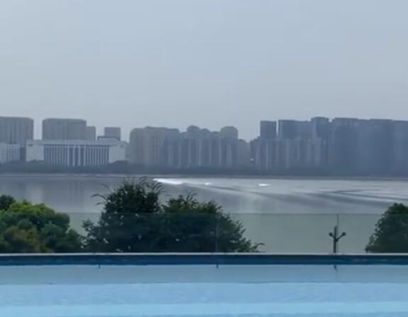 钱塘江观潮最佳时间和地点不收费的  钱塘江观潮免费景点