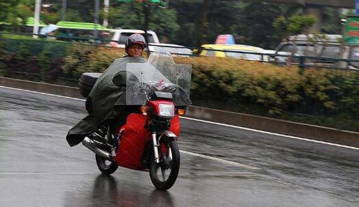 今天冷空气携强降雨造访广东 韶关清远等地气温30℃以下