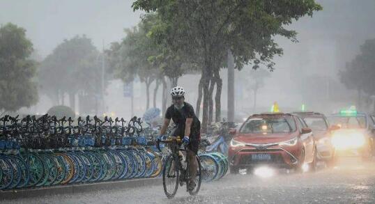广东粤西珠江口一带有强降雨 全省气温不超过30℃体感舒适