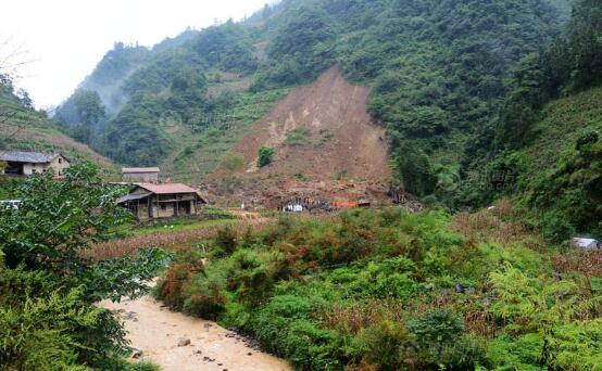 印尼北加里曼丹省发生山体滑坡 已造成11人死亡3人受伤