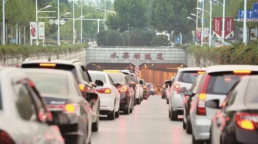 武汉交警发布国庆中秋出行预警 高速免费时段10月1日至8日结束