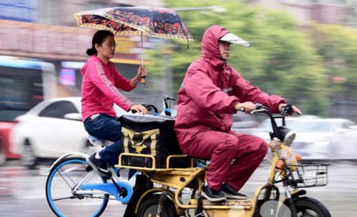 国庆节当天四川各地阴雨绵绵 冷空气致气温将下降3—5℃