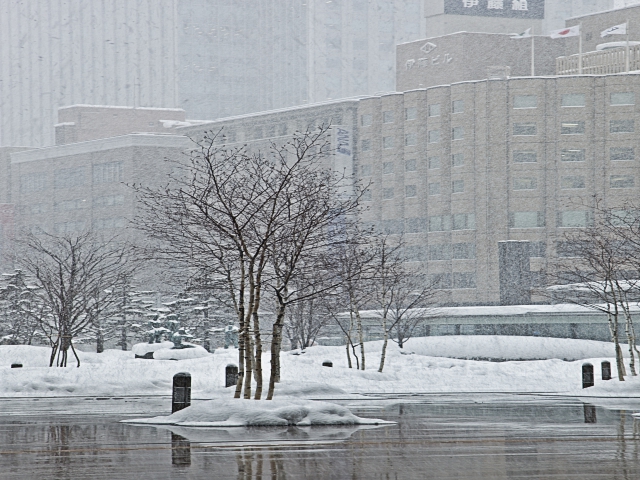 今日新疆大部地区天气晴好 阿勒泰等地局部有中雪