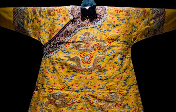 古代时彩色衣服主要靠什么来染色的 古代的彩色衣服是怎么染出来得