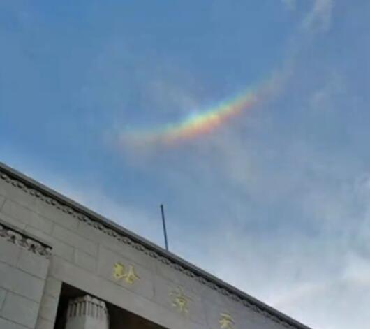 环天顶弧和彩虹的区别 环天顶弧是不是彩虹