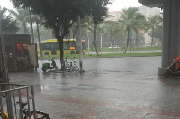 海南今日雨水不断 东部地区局部有暴雨