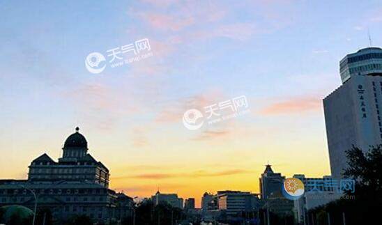 北京出现金粉色朝霞是怎么回事 网友：这样的天空真的爱了