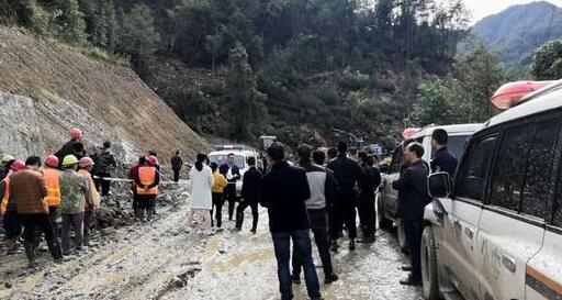四川达州宣汉县暴雨引发山体滑坡 房屋被埋5人均已遇难