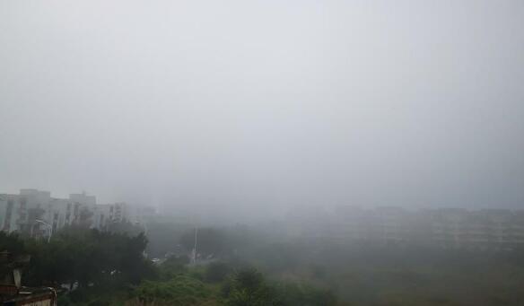 德阳市发布了大雾橙色预警 能见度不足200米注意出行安全
