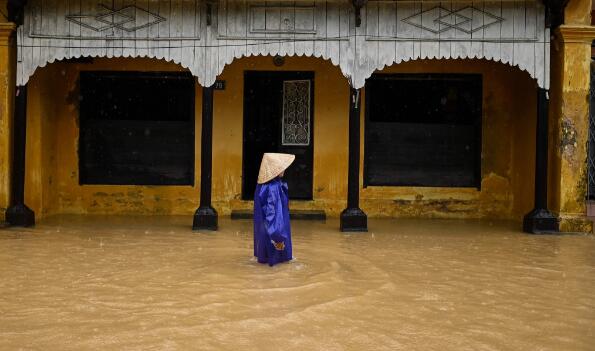 越南洪灾已致102人死亡26人失踪 未来几天还会有风暴天气
