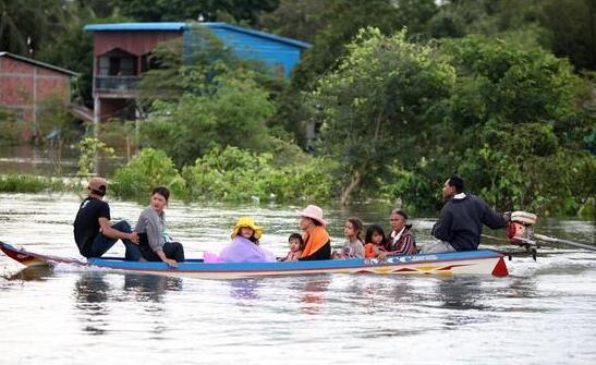 柬埔寨洪灾死亡人数增至34人 超过7.3万栋房屋被洪水淹没