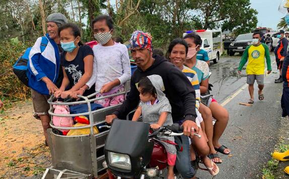 18号台风莫拉菲多次登陆菲律宾 多地出现洪涝2.5万人离家避难