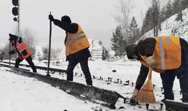 黑龙江部分地区积雪达30厘米 呼中通往加格达奇的客车停运