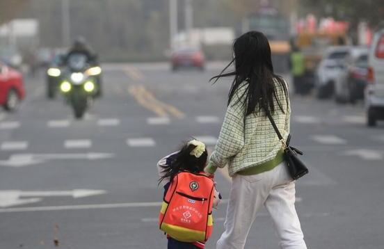 冷空气减弱内蒙古回升至10℃以上 呼伦贝尔有分散性小雪