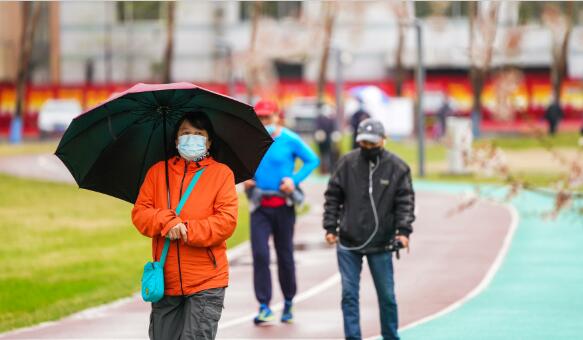 哈尔滨局地积雪达十厘米以上 铁路部新增挂客车车辆90辆次