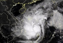 21号台风艾涛风力增强至强热带风暴级 预计10日中午前后登陆越南