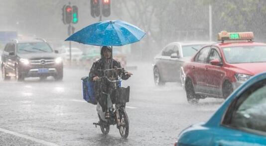 广东多地阵雨气温20℃以上 台风环高在南海有7-9级大风