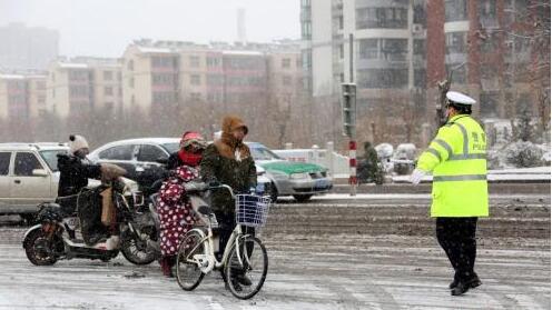 大范围雨雪将覆盖超7成国土是怎么回事 专家：累计降温将超10℃