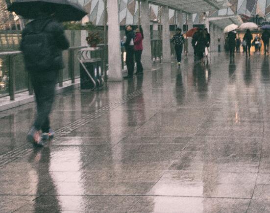 辽宁发布暴雨预警7内小时迎较强降水 今明沈阳等地有道路结冰情况