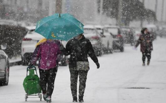 吉林暴雪不断气温骤降10℃以上 长春四平等地中雨转大到暴雪