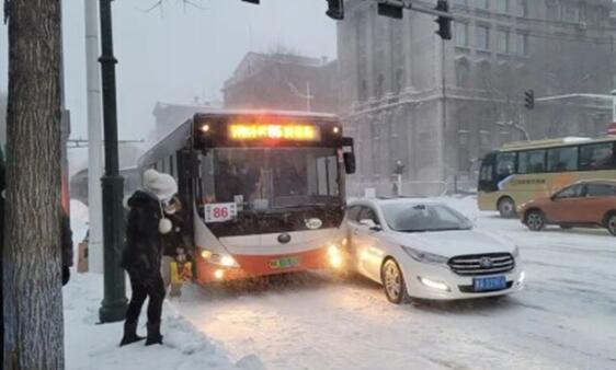 中央气象台继续发布暴雪橙色预警 黑龙江局地降雪30厘米以上