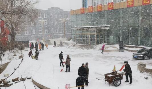 黑龙江多地遭暴雪袭击 大部分高速封闭中小学停课一天