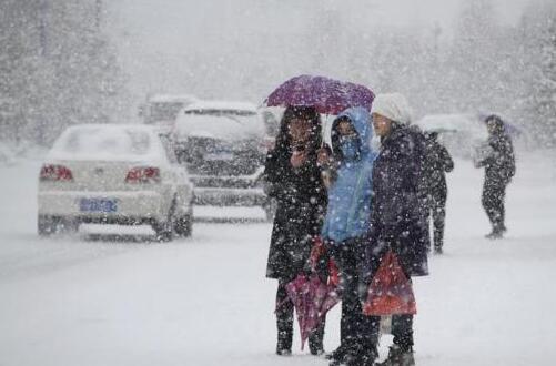 东北多地遭遇雨雪冰冻灾害 沈阳铁路多趟旅客列车临时停运