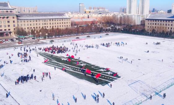 哈工程师生用积雪造雪舰是怎么回事 网友：真会玩