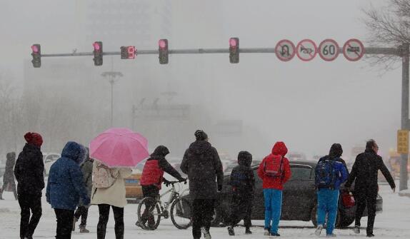 哈尔滨再次迎来强降雪 哈尔滨机场取消航班77班