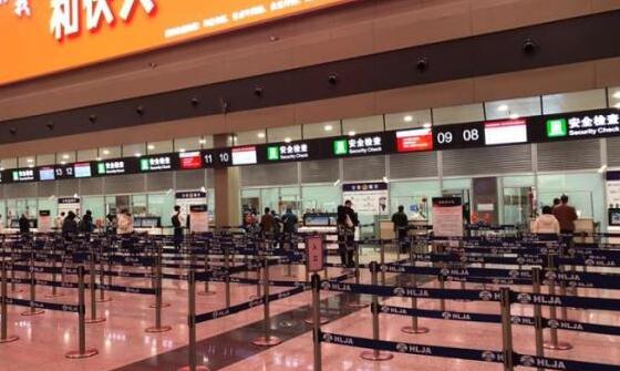 哈尔滨再次迎来强降雪 哈尔滨机场取消航班77班