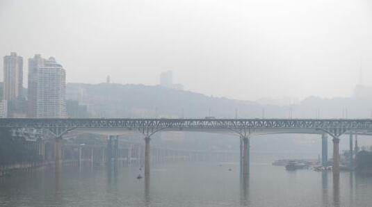 重庆多地团雾能见度不足100米 这几条高速路段均受影响