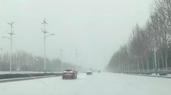 受强降雪的影响 河南境内39条高速路段交通管制