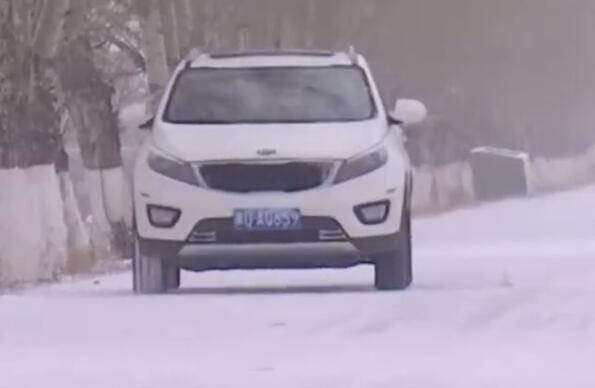 受降雪影响甘肃部分路段交通管制 有些路段禁止所有车辆驶入