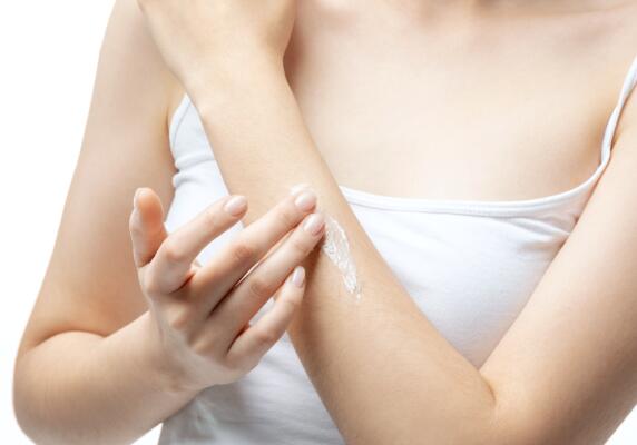 冬季皮肤干燥起皮怎么办 5大方法让肌肤滋润不瘙痒