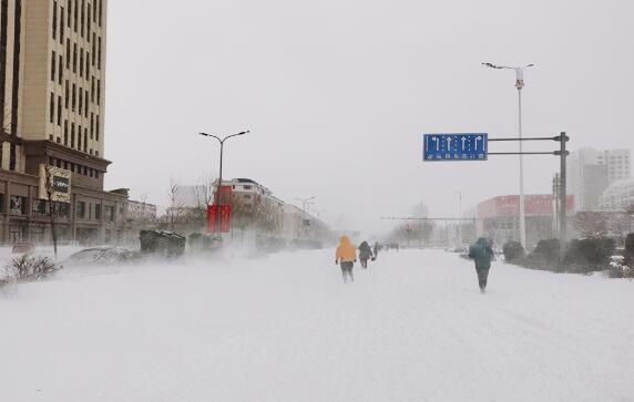 内蒙古大范围降雪深度达28厘米 局地最高气温将仅-8℃