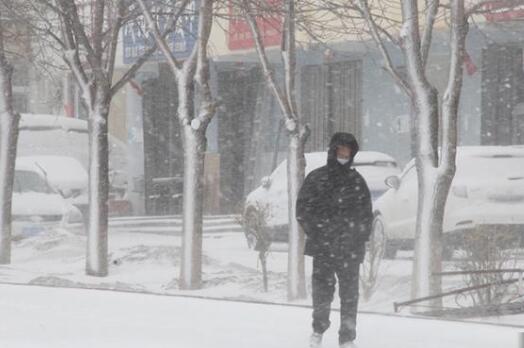 新疆青海等地西北地区仍有雨雪 华南一带最高气温不足20℃
