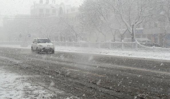 受恶劣天气的影响 今日内蒙古多条高速公路交通管制