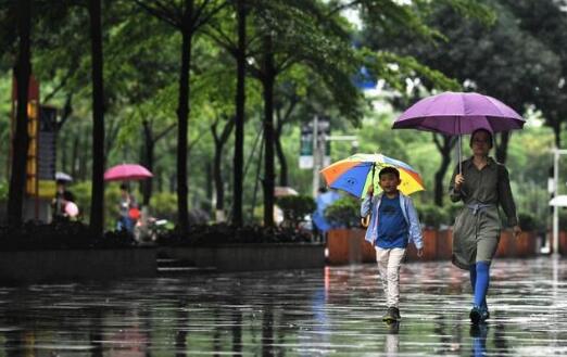 广东持续阴冷天气温20℃出头 中南部市县分散性小雨